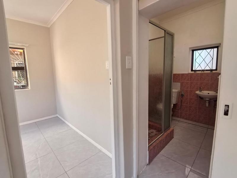 To Let 1 Bedroom Property for Rent in Gleemoor Western Cape